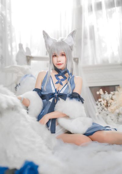 三个美妇跪着用嘴伺候高h