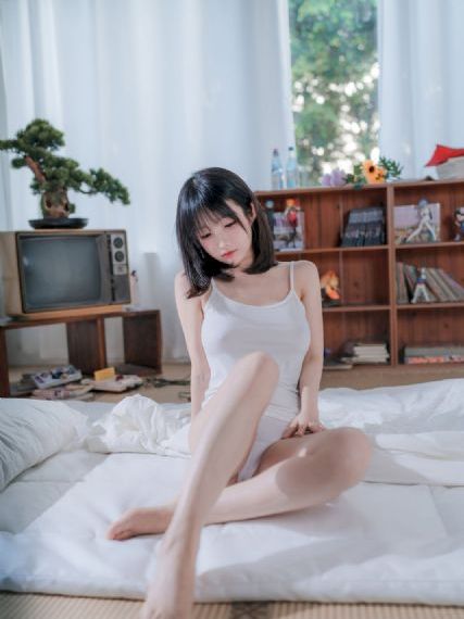 沦为性玩物的s大校花导演是谁
