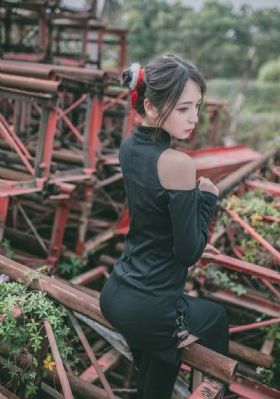 免费美女视频
