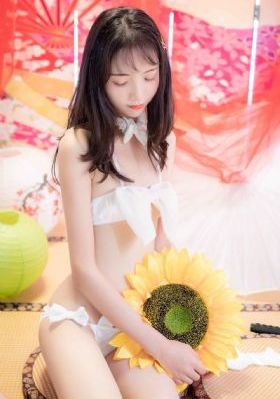 抱着娇妻被粗大陌生人玩3p